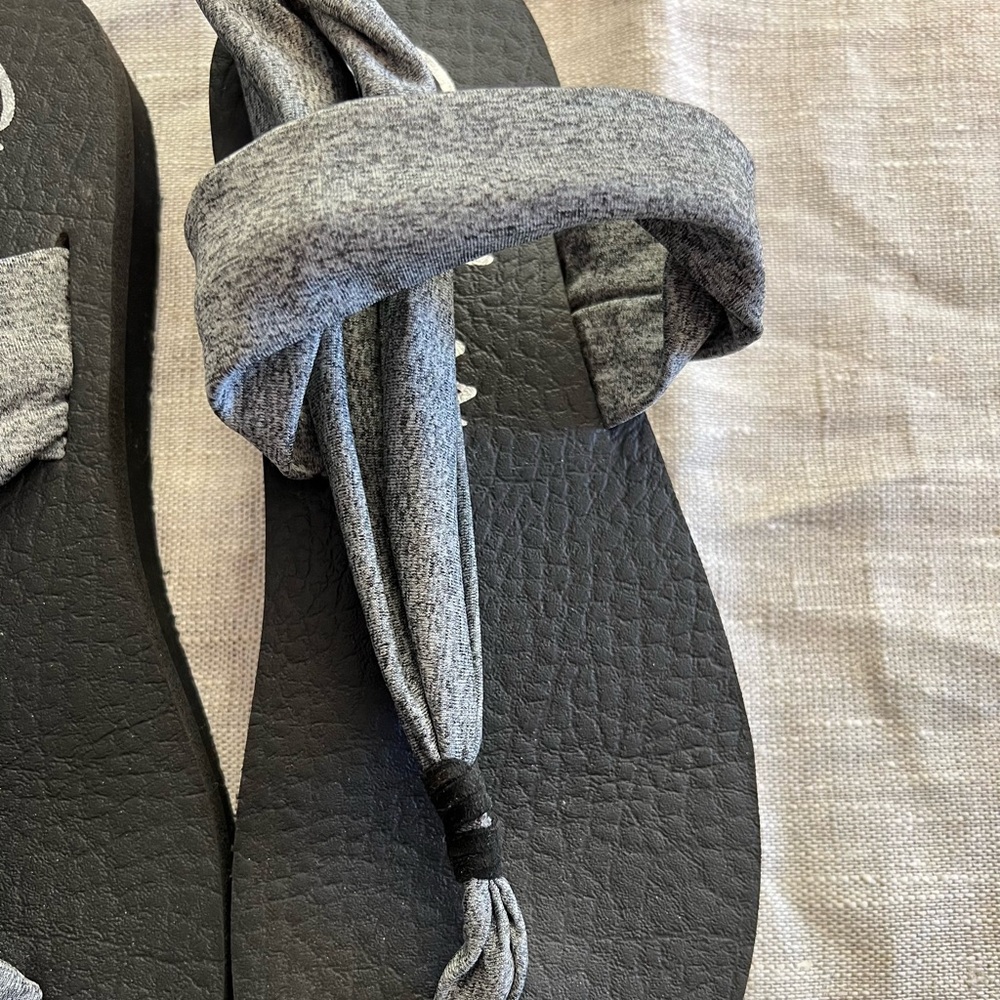 Sketchers Yoga Sandals - Size 8.5 - Picture 3 of 6